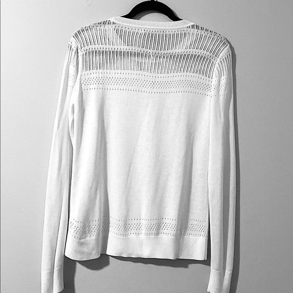 ✨HOST PICK✨ BR White Sweater - Picture 2 of 7